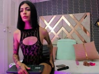 I am a white girl, with a very pretty face and a well-kept body, especially my waist, which is very small. I like to look good, stay in shape and feel attractive in front of the camera. I am sensual, confident, open to play and very versatile: I can be sweet, daring, flirtatious or intense, it depends on the mood and energy we have.

I like it when the people who come into my room are respectful, fun, and know how to talk. I love creating a good vibe, so that we can relax, laugh a little and have a good time. Here you will find a girl who knows what she does, who enjoys what she does and who wants you to have a great time too.
If you are looking for an attractive model, willing, direct and with a good attitude, you will like being with me.