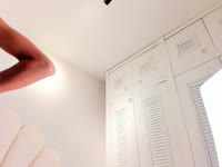 Soy una mezcla curiosa: introvertida por naturaleza, pero con una energía que conecta fácil cuando me siento en confianza. Me gusta observar, sentir el ambiente y luego sorprender. Para quienes me conocen, soy cercana, auténtica y con un carisma tranquilo que no necesita gritar para destacar.Mi cuerpo skinny acompaña una actitud elegante y libre; me gusta experimentar, probar cosas nuevas y salir de lo común, tanto en lo creativo como en lo personal. No sigo moldes: prefiero descubrirlos y romperlos a mi manera.