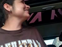 Me encantan las personas consideradas, las palabras amables y las miradas que lo dicen todo. Aprecio la conexión genuina, la dulzura con un toque de picardía y a quienes disfrutan cada momento.