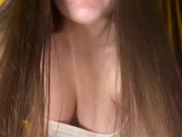 Hi, my name is Mina. I am 24 years old from Korea. I am studying at the university and I am learning English. I love animals and good kind people.