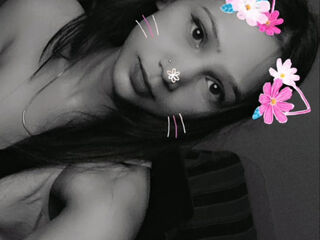 nude webcam AmairaSingh