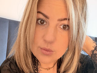 chat room sex webcam show BelleWarick