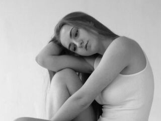 camwhore shaving pussy CwenGammell