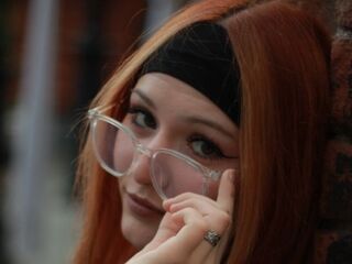 cam strip tease EmeraldClyatt