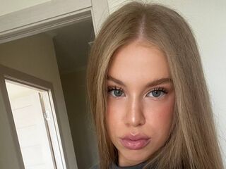 camgirl showing tits GinetteHartzheim