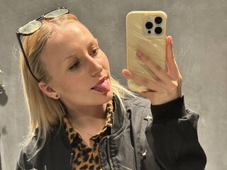 sexcam show LucilleWiste