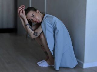 sexy webcamgirl MirnaLatourette
