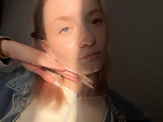camgirl showing pussy NereidaLaforrest