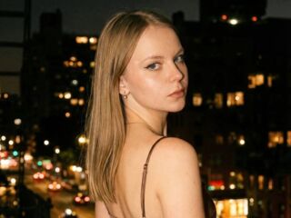 girl webcam show SophiePeachy