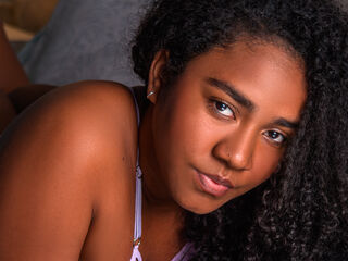 camslut naked AmaraRuiiz