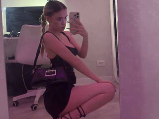 naughty cam girl masturbating with dildo AngelesBelfiore