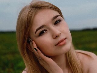 naughty camgirl masturbating with vibrator AnnieMounten