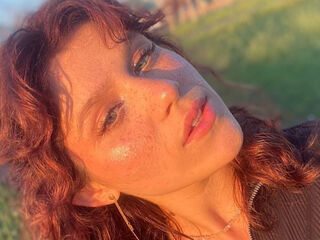 naked camgirl masturbating with dildo AstridChing