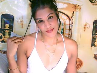 webcam pic AzzyGreene