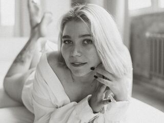 naughty camgirl fingering pussy BreanaAlosta