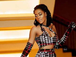 girl fingering shaved pussy BrinahWells