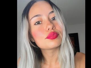 camwhore masturbating with dildo CamilaCopperX