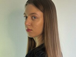 naughty camgirl masturbating with dildo ChanellGawrys