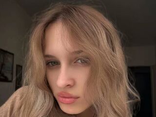 camwhore fingering pussy ChiaMaia