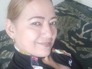 naked camgirl masturbating with dildo ClauTaylor