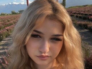 hot webcam show CloudyFox