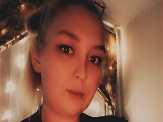 free webcam chatroom CrystalSins