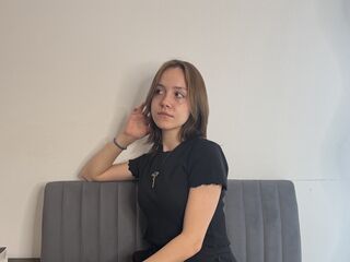 cam girl playing with dildo DevonaBranecki