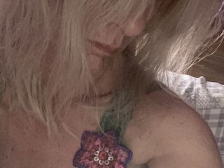 teaser web cam EmanuelaMay