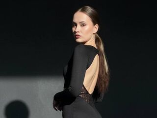 hot strip tease webcam EmilyGiffin