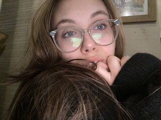 cam girl showing tits EmilyLoven