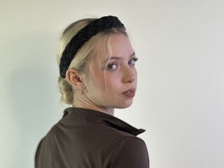 camslut showing tits EvetteHilado