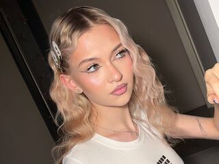 naughty cam girl fingering shaved pussy FelicaTapper