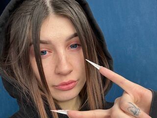 camslut showing tits FemidaBrown