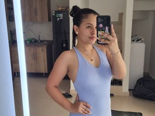 naked camgirl masturbating with vibrator FiorelaCute