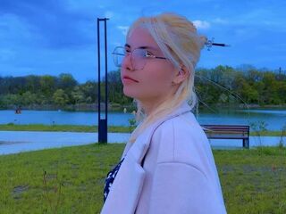 cam girl masturbating with vibrator FredericaMittag