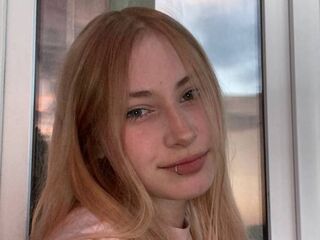 naughty cam girl fingering shaved pussy HelaineSchecter