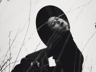 hot cam girl masturbating with vibrator HelismaAbramss