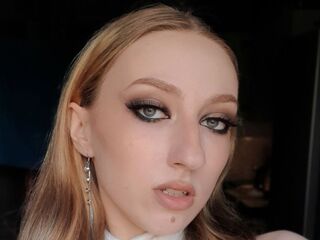 cam girl showing tits HenriettaFare