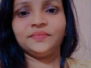 cam girl playing with vibrator HottyJanvi