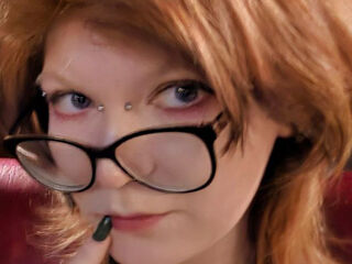 topless girl InezHiefnar