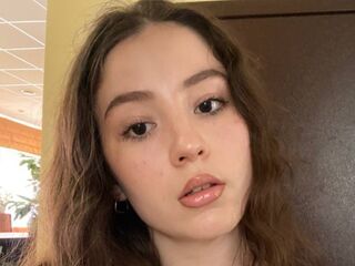 camslut topless JulyLarain