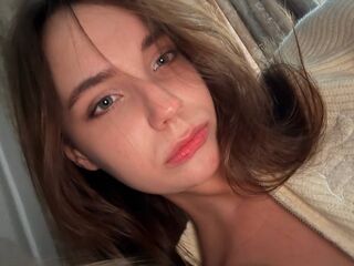 topless webcamgirl KyungInguardsen