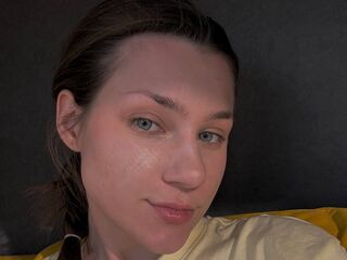 camslut fingering shaved pussy LanaEismont