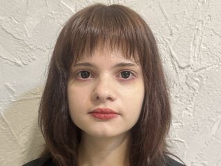 camslut naked LillyMilly