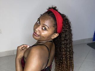 cam girl playing with dildo LizzyClem