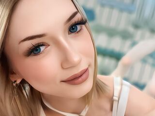 naked webcam girl fingering LoisDeman