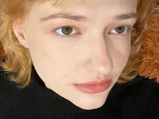 fingering cam slut LunaBeans