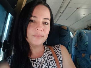 hot cam girl spreading pussy LunaBejarano