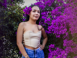 topless cam girl MailyCambell