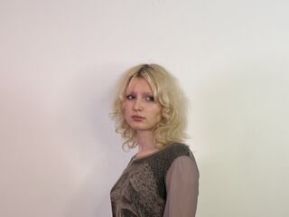 cam girl showing tits MandyZillman